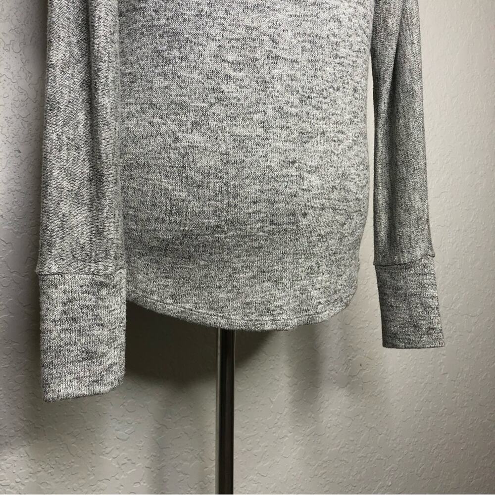 WHBM light gray cowl neck cold shoulder lightweight knit top size Extra Small XS - Picture 9 of 14